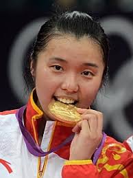 La pareja china formada por Tian Qing y Yunlei Zhao se ha colgado la medalla de oro en el dobles femenino de bádminton en los Juegos Olímpicos de Londres, ... - 1344099358_extras_mosaico_noticia_1_1
