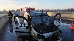 Van Fire on Liberty Bridge in Pavia: Driver Escapes Unharmed