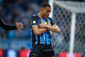 Vasco approaches Grêmio striker Carlos Vinícius about a 2027 move
