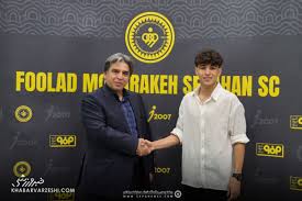 سپاهان با پدیده جوانش ۴ ساله تمدید کرد +عکس