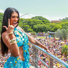 Pocah leva milhares ao Ibirapuera e estreia música nova no carnaval de São Paulo