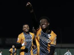 Vrou'sai, a bola entra, Camara sorri (crónica)