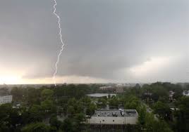 Thunderstorms bolt through Lucas County
