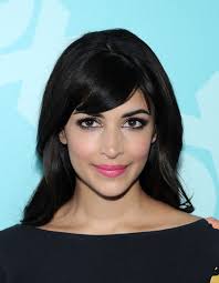 Hannah Simone Long Straight Cut with Bangs - Long Straight Cut with Bangs Lookbook - StyleBistro - Hannah%2BSimone%2BLong%2BHairstyles%2BLong%2BStraight%2B4eepWuMuq_el