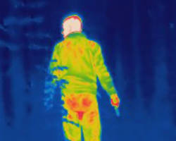 Gambar thermal camera detecting a person in the dark