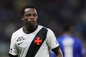 Com dores no pé, Andrés Gómez é vetado; David será o titular