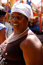 capeverde54: Praia, Santiago island / Ilha de Santiago - Cape Verde / Cabo Verde: woman in the market - photo by E.Petitalot - capeverde54