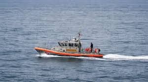 Guardia Costera busca a personas tras hundimiento de embarcación a 140 millas de Ensenada