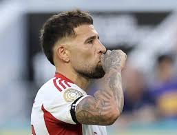 Nicolás Otamendi renews with Benfica
