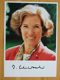 Bild: Bundesministerin Dr. Irmgard Schwaetzer hands Autogramm ...