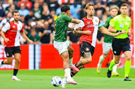 LIVE eredivisie | Ueda mist na fraaie actie Zechiël enorme kans voor Feyenoord tegen Go Ahead