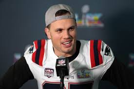 Parker Henry Cheering for Hunter