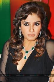 Photo : Raveena Tandon Thadani For Peta - raveena-tandon-emarald-necklace-diamond-98150186