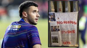 Joan García, recibido con billetes y pancartas: la afición de Espanyol no le perdona su marcha al Barça