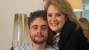 Nico, el hijo de Erika Buenfil, comparte una foto junto a su padre y la actriz reacciona