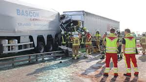 A4 Dresden: Schwerer Unfall verursacht Mega-Stau – Auch A17 betroffen! - Imagen ilustrativa del artículo