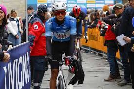 Del Toro mantiene el maillot azul de líder en la Tirreno-Adriático