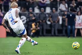 Lucas Silva admite 'incômodo' com atitude de Gabigol no Cruzeiro
