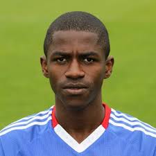 Nombre: Ramires Santos do Nascimento Nacionalidad: Brasil (BRA) Fecha de Nacimiento: 24/03/1987 (23 años) Altura/Peso: 180 cm./ 73 Kg. - 7.%2520Ramires