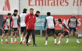 Benfica Prepares for Vitória Guimarães Clash Amidst Title Race