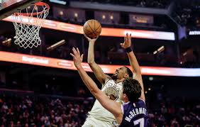 Warriors Beat Kings as Curry Returns from Injury