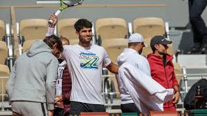 Alcaraz and Swiatek at Roland Garros 2025: Title Defense and Challenges