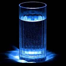 Resultado de imagem para copo com agua