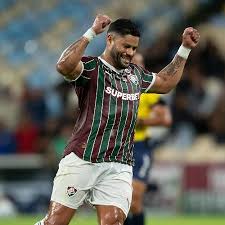 Hulk celebra estreia no Flu e minimiza gols perdidos: 'Pensar no coletivo'