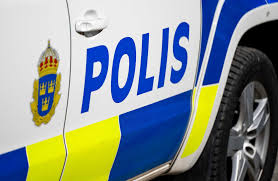 Skadad man hittad utomhus – polisen utreder