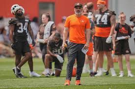 Kevin Stefanski faces Browns fan backlash for turning down a solid complement to Shedeur Sanders and Joe Flacco