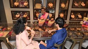 सोना-चांदी की कीमतों में रिकॉर्ड उछाल: दिवाली से पहले क्या करें निवेशक? - Imagen principal del artículo