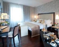 chotels Fiume Rome room interior (由 AI 生成)