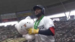 カナリオが初回先頭打者ホームラン！ 本拠地では初の一発