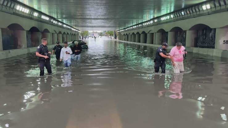 Environment Canada lifts Toronto weather alerts after 'extremely dangerous' thunderstorm; flooding, power outages, and road closures persist across GTA