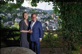 Julie Gayet et le Comeback Politique de François Hollande : Révélations !