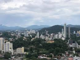 Quinta-feira tem nevoeiro de manhã e sol com calor à tarde em Blumenau