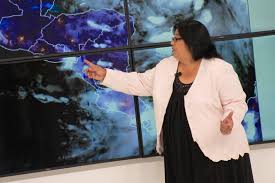 La mujer que abrió camino en la meteorología salvadoreña
