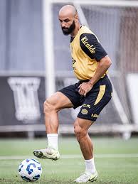 Santos deve encarar Athletico com Thaciano titular e Schmidt no sacrifício