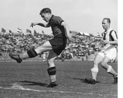 Hình ảnh về Ferenc Puskás celebrating a goal