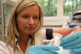 Sarah Küchler erforscht die Wirksamkeit von Nanoteilchen in der Pharmazie