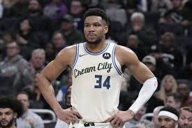 Bucks e Hawks travam batalha na corrida por uma vaga no play-in
