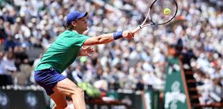 LIVE Sinner-Alcaraz 6-4 7-6 3-5: ora lo spagnolo serve per il 3° set