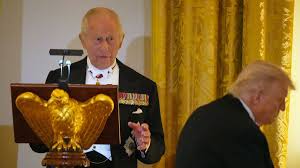 "Mówilibyście po francusku". Król Karol III żartuje z Trumpa podczas uroczystej kolacji