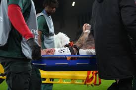 Galatasaray'ın Forvet Oyuncusu Noa Lang, Liverpool maçının Sonrasında Hastaneye Kaldırıldı