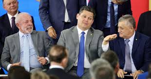 "Não tenho o que esperar do governo", diz Alcolumbre