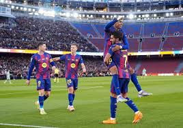 Festín y liderato del Barça en el regreso al Camp Nou