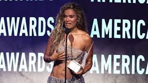 Karol G triunfa en los AMAs 2026 con los premios a la Excelencia Artística y mejor álbum latino