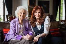 Cristina Kirchner Saluda a Estela de Carlotto: ¿Un Gesto en Medio de la Causa Vialidad?