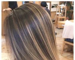 Image de Straight hair with colorful highlights