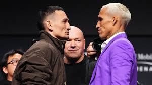 Charles do Bronx e Max Holloway fazem encarada 'cordial' antes do UFC 326, e brasileiro dispara: 'Eu sou o problema da divisão'